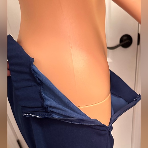 Royal navy two piece suit in a size XL.
Like new - Picture 5 of 9